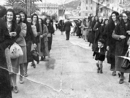Donne in processione