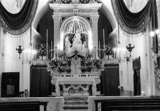 Interno chiesa della croce di Castagnabuona