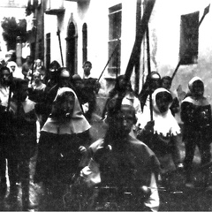 Santa Caterina: gruppi di figuranti in processione