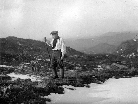 Escursionista sul monte Beigua