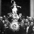 Foto di gruppo con la statua di Santa Caterina