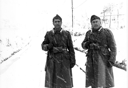 Militari sotto la neve