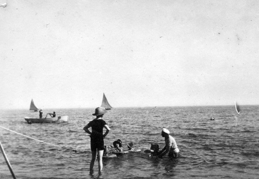 Bambini Dufour  al mare