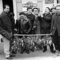Anni '60: gruppo di amici di fronte al Genovese, al ritorno dalla caccia in Sardegna