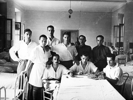 degenti all'ospedale militare della Colonia Bergamasca